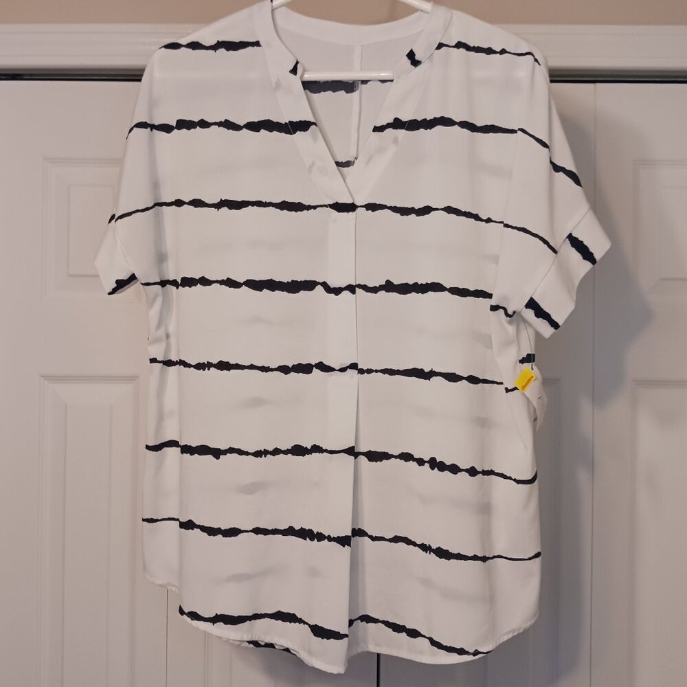 #187 3/$18 - White/Black Short Sleeve Top Size S